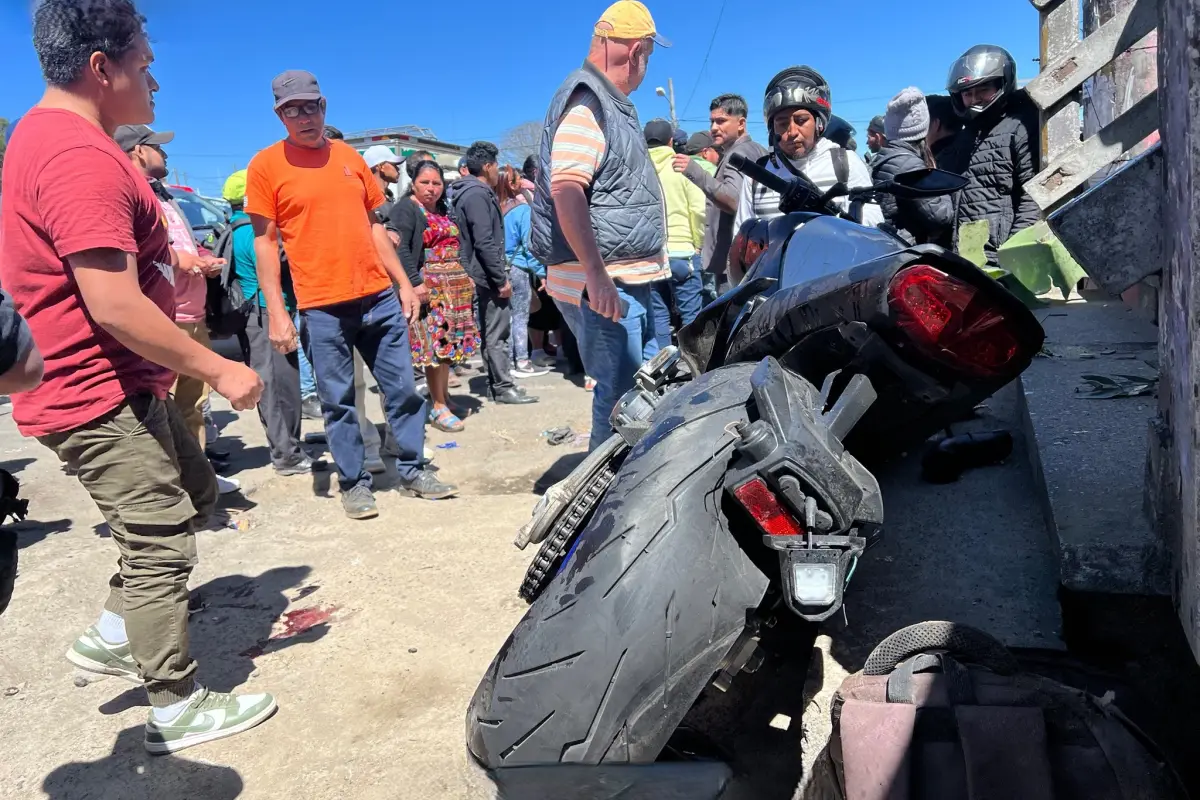 Bomberos Municipales Departamentales atendieron a cinco heridos y confirmó la muerte de un menor de edad., Bomberos Municipales Departamentales. 