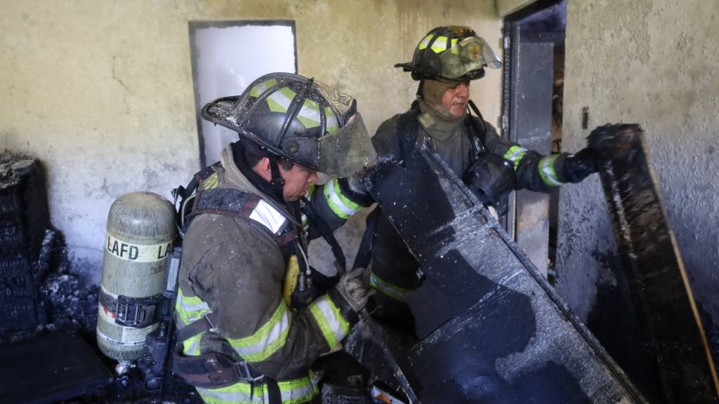 Una vivienda de la zona 15, colonia Vista Hermosa, también fue pasto de las llamas. | Bomberos Voluntarios.