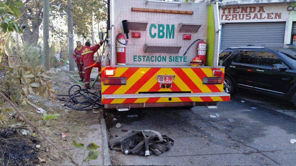 Los residentes de Loma Blanca, zona 21 también denunciaron un incendio. | Bomberos Municipales