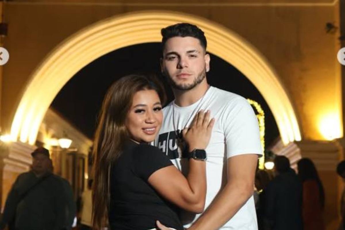 Esme la Chapina Desafía la Censura con Foto Provocativa