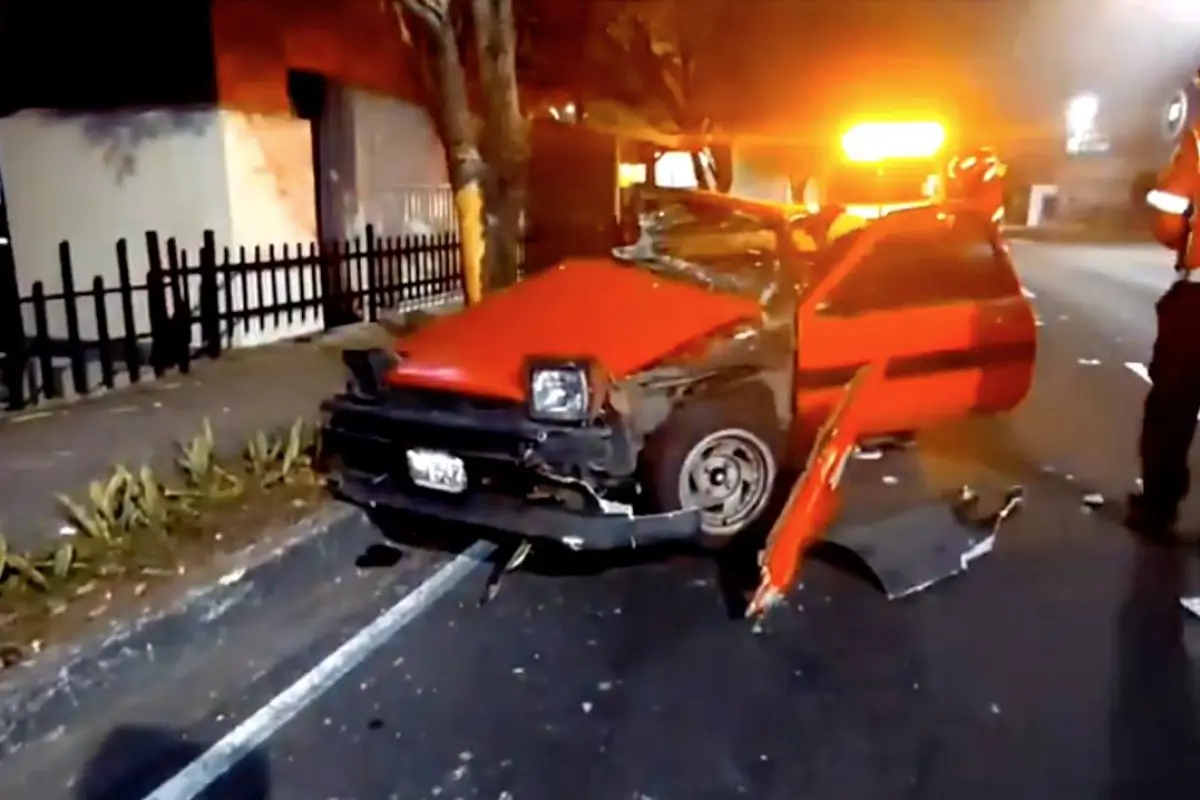 El vehículo colisionó en un sector del bulevar El Naranjo, Mixco., Bomberos Municipales