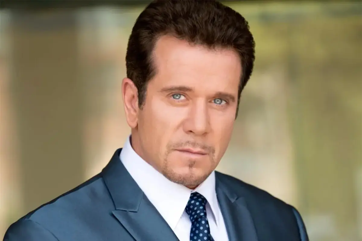 Bobby J. Brown, Redes sociales