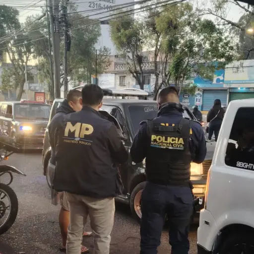 Identificación taxis no autorizados en Mixco  ,MP