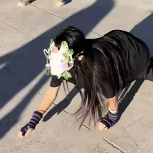 Polémica por madre que apoya a su hija en movimiento therian. ,Captura de pantalla video de X.