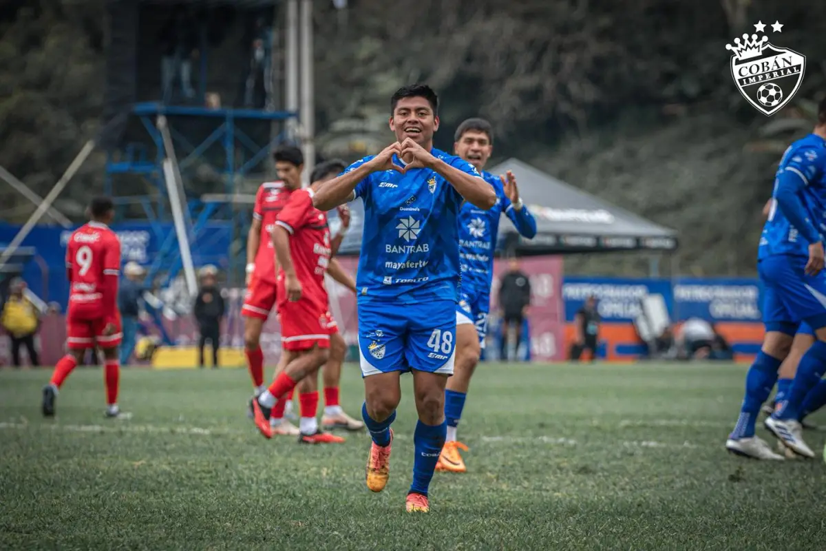 Celebración de Yonathan Morán ante Malacateco - Cobán Imperial
