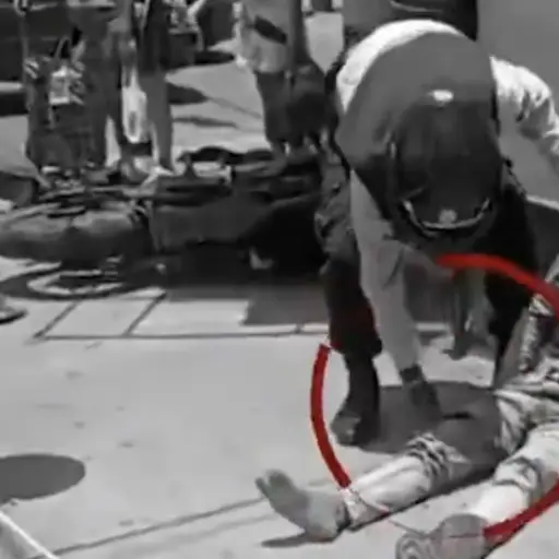 Del atropello al asalto en segundos. ,Captura de pantalla video de X.