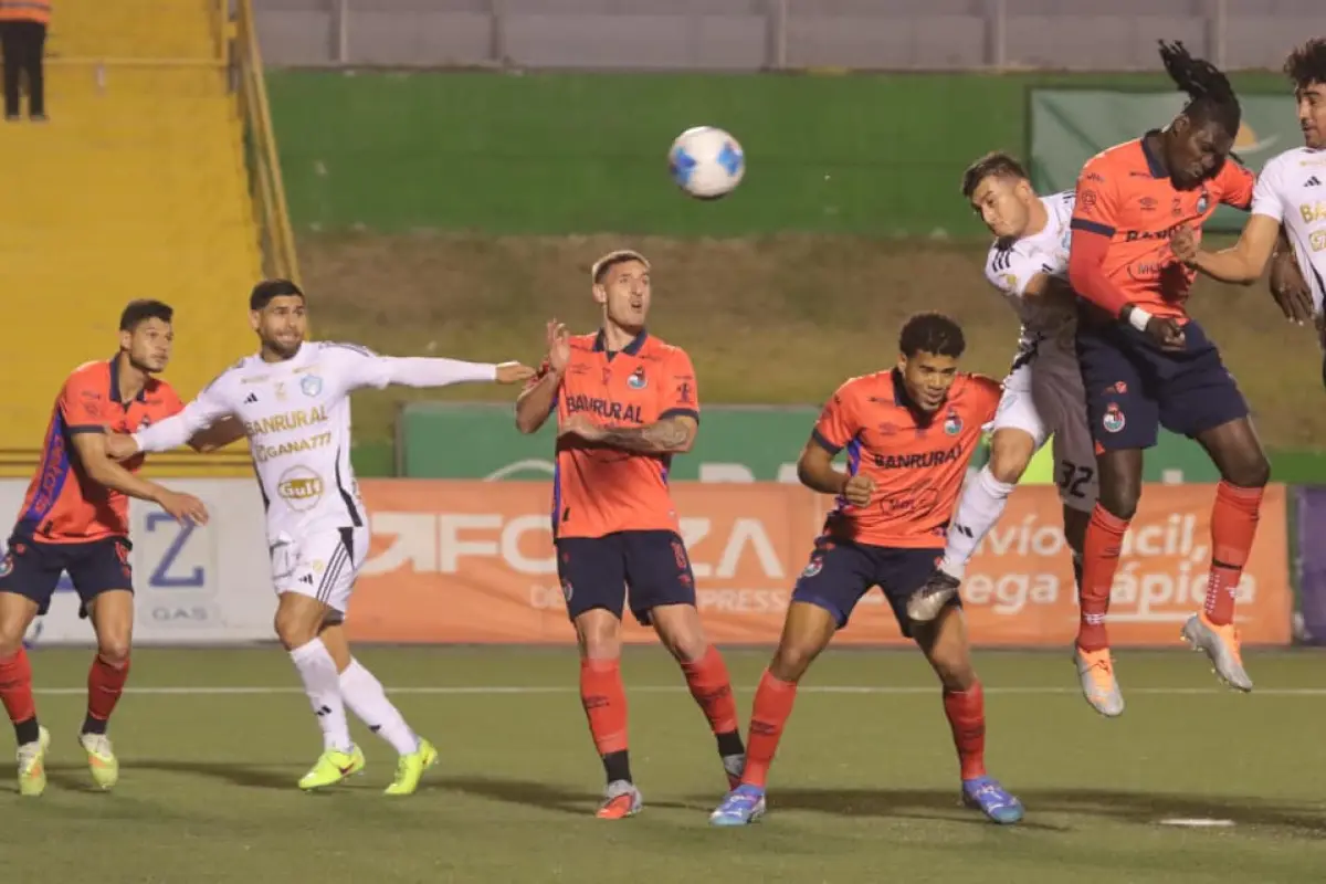 Clásico 336 entre Comunicaciones y Municipal - Alex Meoño