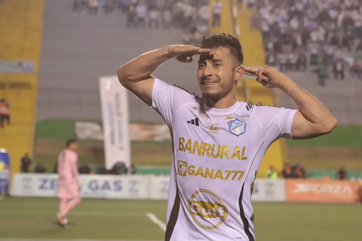 Celebración de Wilson Pineda ante Municipal - Alex Meoño