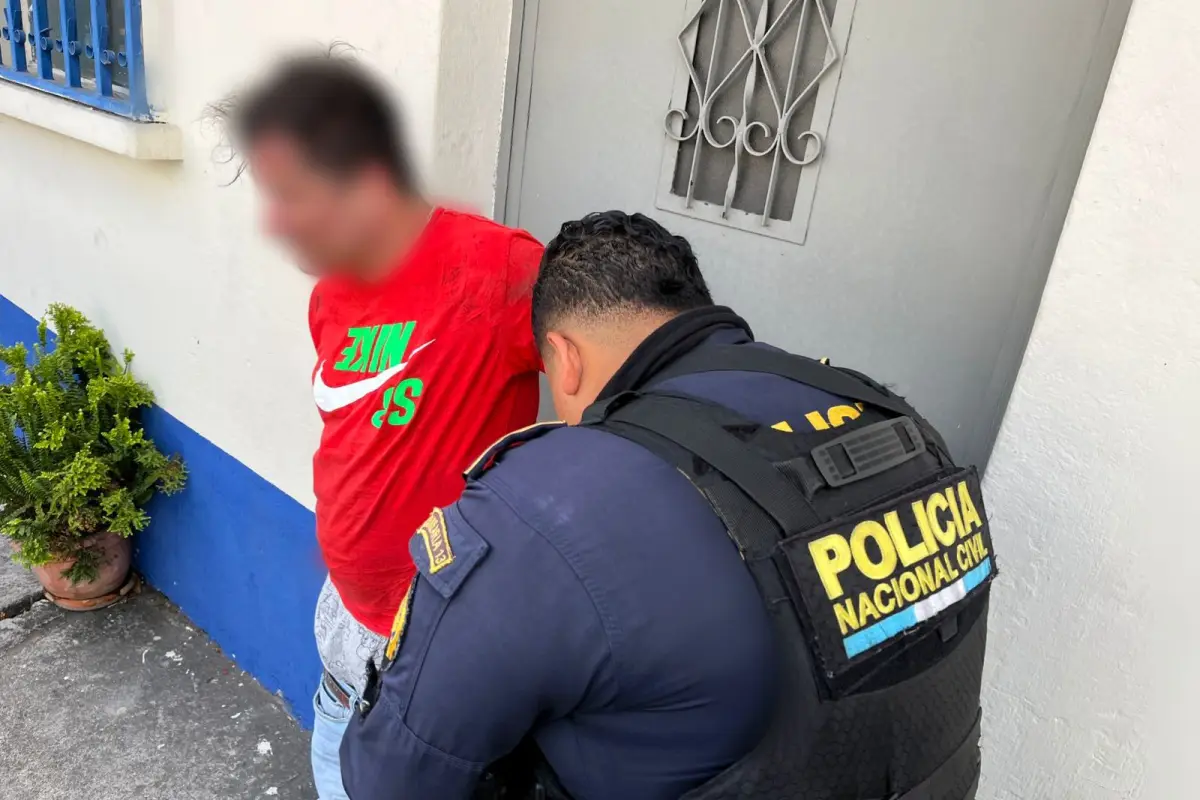 El detenido es acusado de haber disparado contra investigadores de la DEIC., PNC de Guatemala.