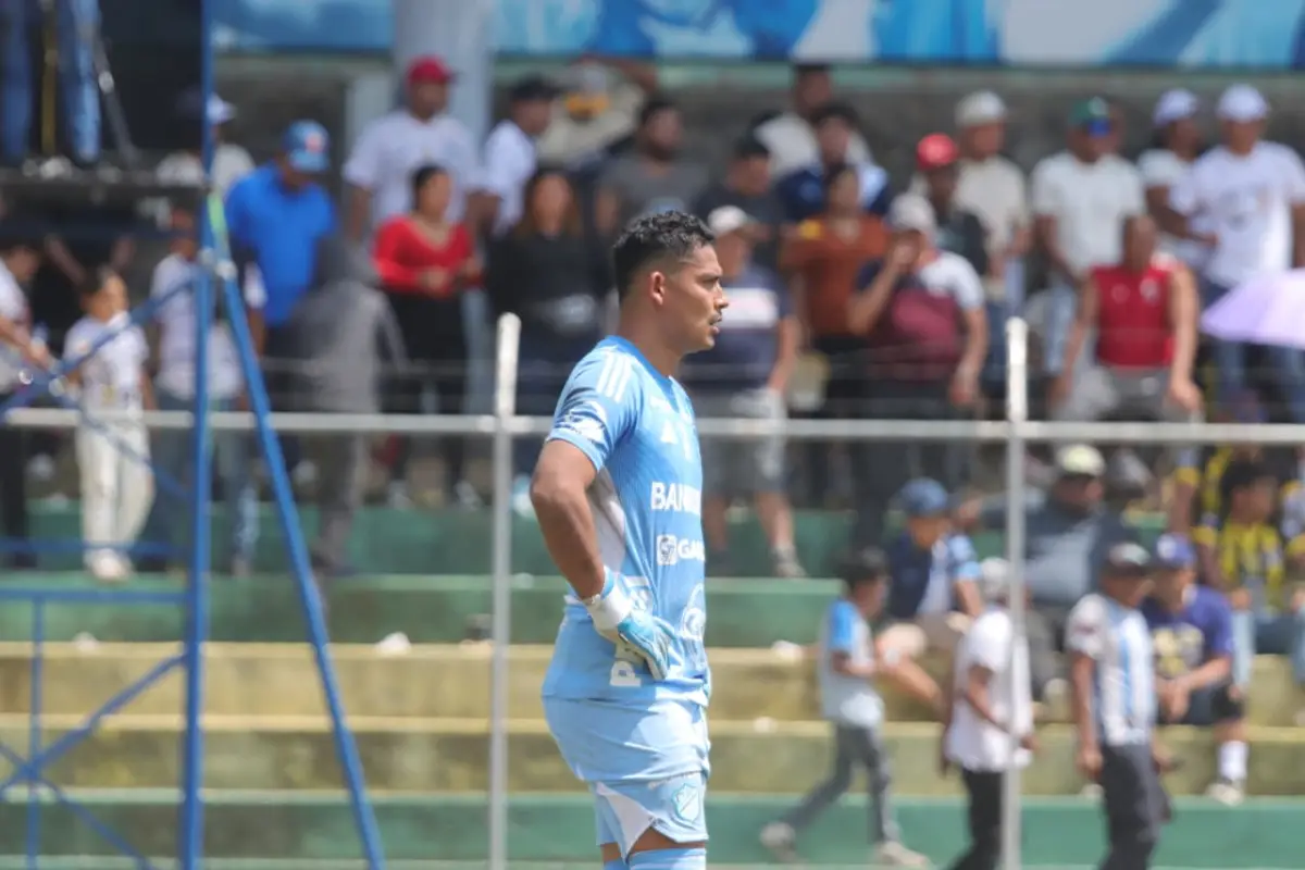 Fredy Pérez, portero de Comunicaciones