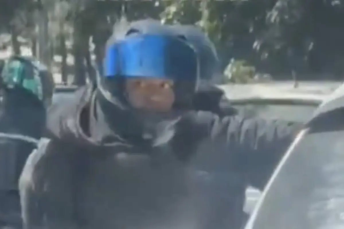 Intento de asalto con disparo al aire queda grabado en video., Captura de pantalla video de X.