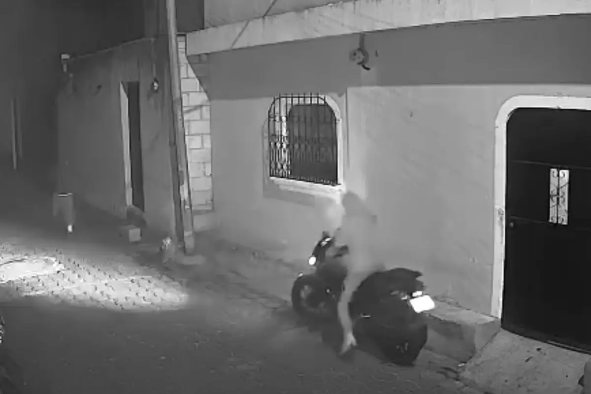 Robo tarda apenas dos minutos., Captura de pantalla video de Facebook.