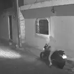 Cámara revela cómo operan los robamotos en Villa Nuevat