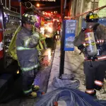 Los cuerpos de socorro trabajando en el área del incendio en la colonia Amparo 2, zona 7. ,Bomberos Voluntarios