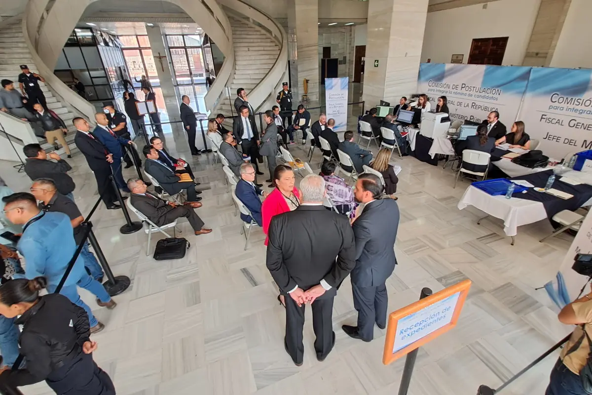 Durante la tarde se registró una alta afluencia de aspirantes a Fiscal General., Foto Omar Solís