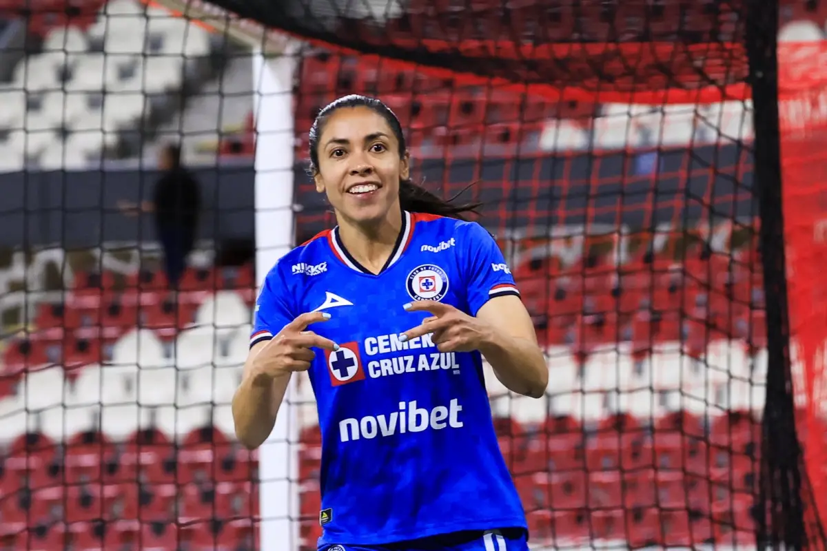 Celebración de Ana Lucía Martínez en el Estadio Jalisco - Cruz Azul