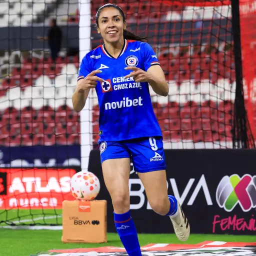 Celebración de Ana Lucía Martínez en el Estadio Jalisco - Cruz Azul