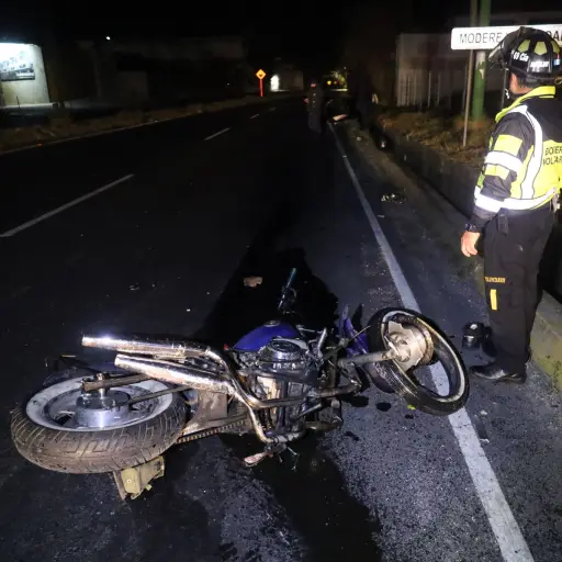 El conductor de una motocicleta murió la madrugada de este sábado en carretera a El Salvador. ,Bomberos Voluntarios.