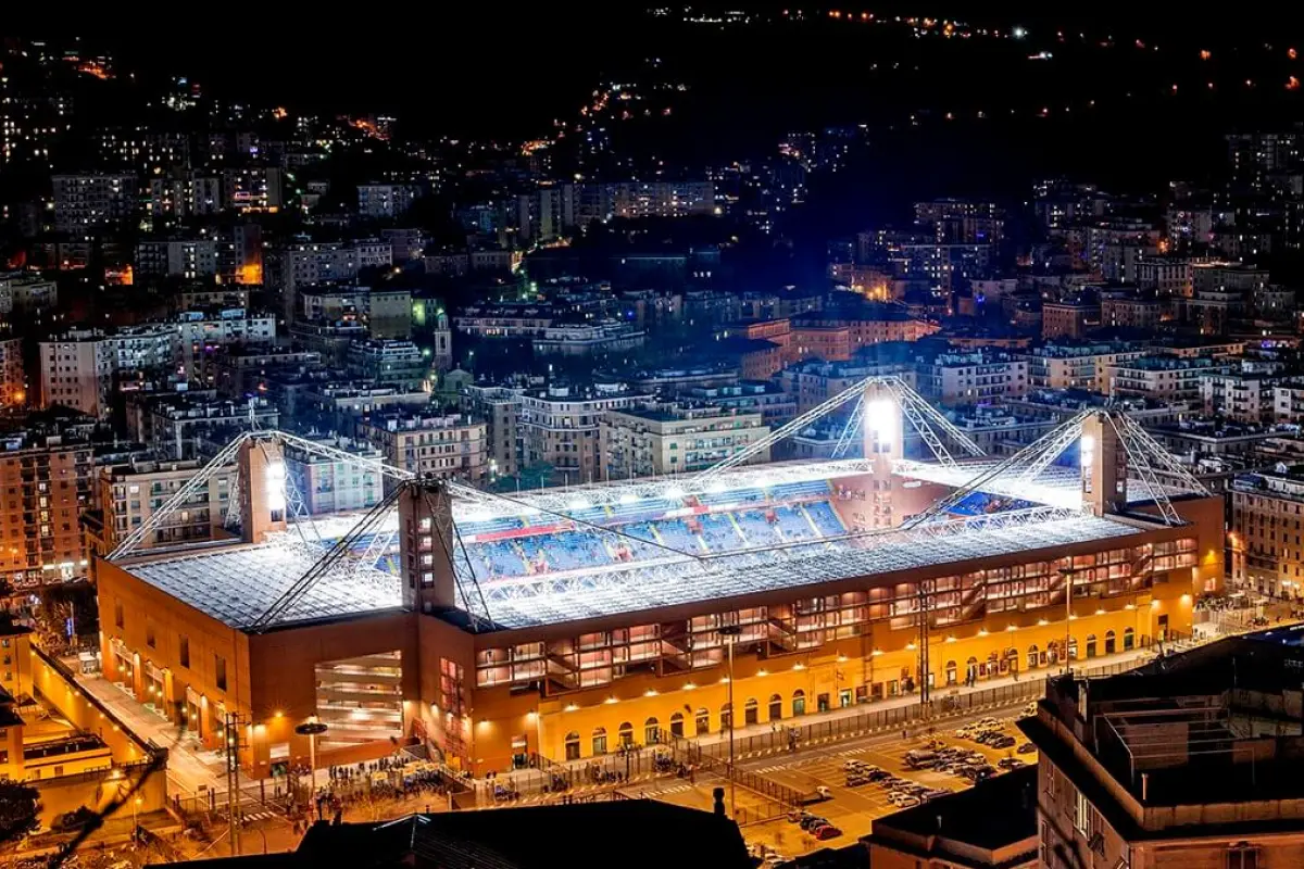 Estadio Luigi Ferraris, casa del Genoa y de la Sampdoria, de Italia - Genoa CFC