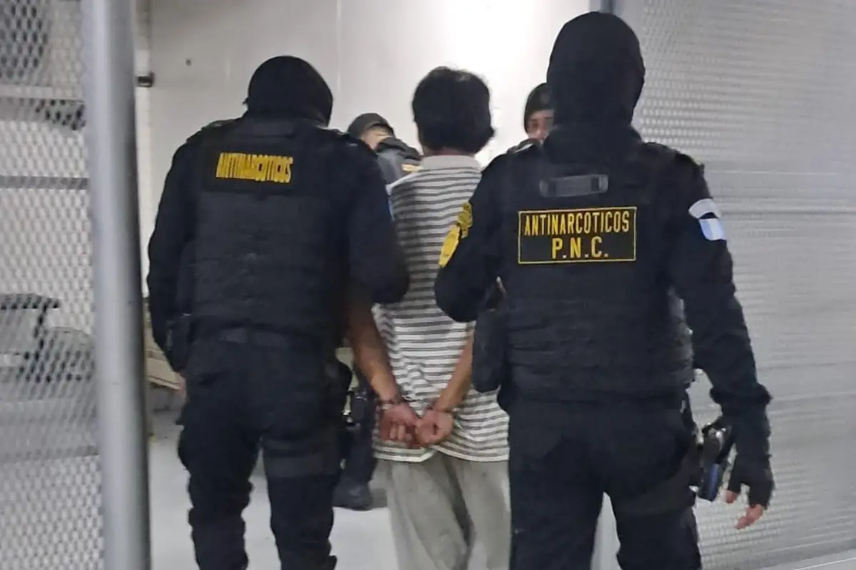 El detenido fue encontrado en posesión de varios estupefacientes., PNC de Guatemala.