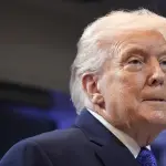 Trump dice que subirá el nuevo arancel global a un 15 %t