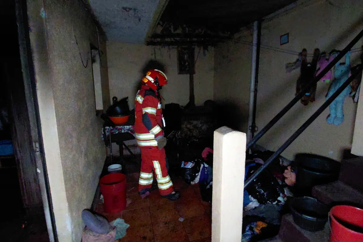 El incendio ocurrió en la 6a. calle 2-30 de la zona 7 de Mixco., Bomberos Municipales. 