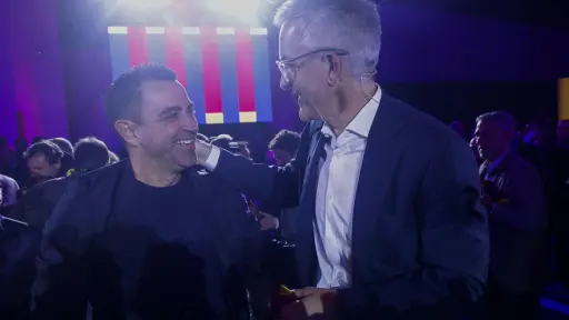 Xavi le da la espalda a Laporta en las elecciones del Barça