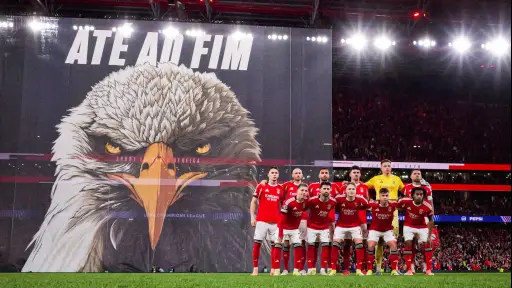 Cinco socios del Benfica suspendidos por racismo contra Vinícius