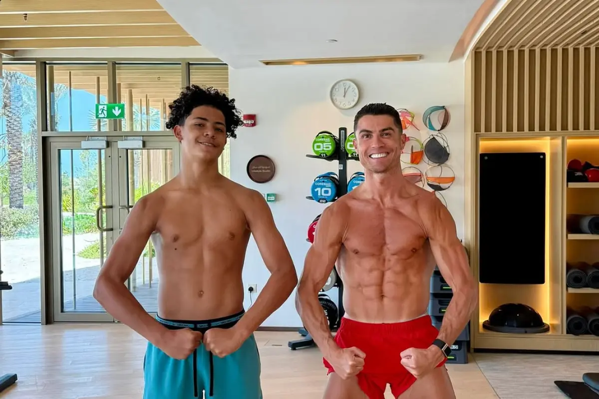 Cristiano Ronaldo junto a su hijo mayor en una sesión de entreno - instagram @cristiano