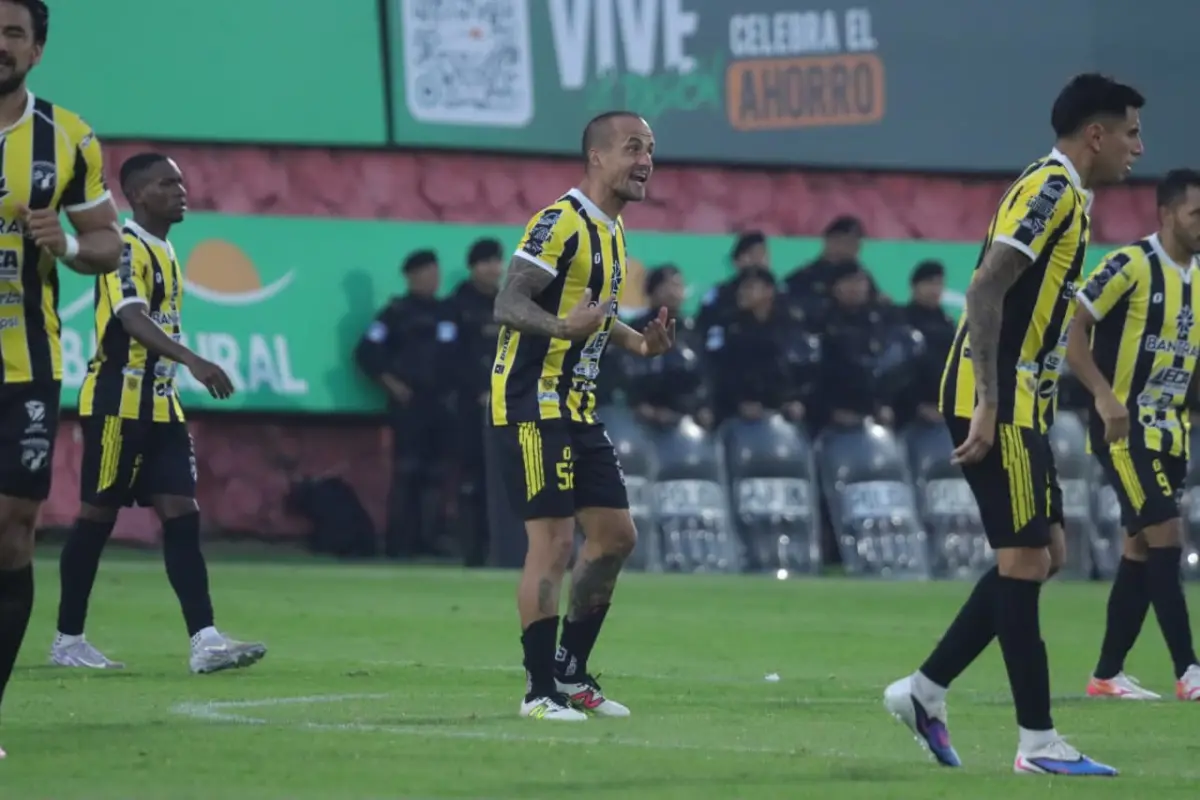 Pablo Mingorance, jugador de Aurora FC - Alex Meoño