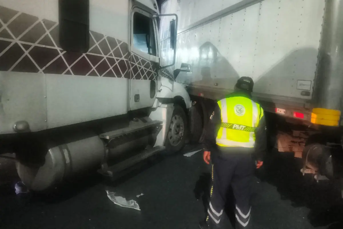 Colisión vehicular en el kilómetro 16 de la ruta CA-9., PMT de Villa Nueva