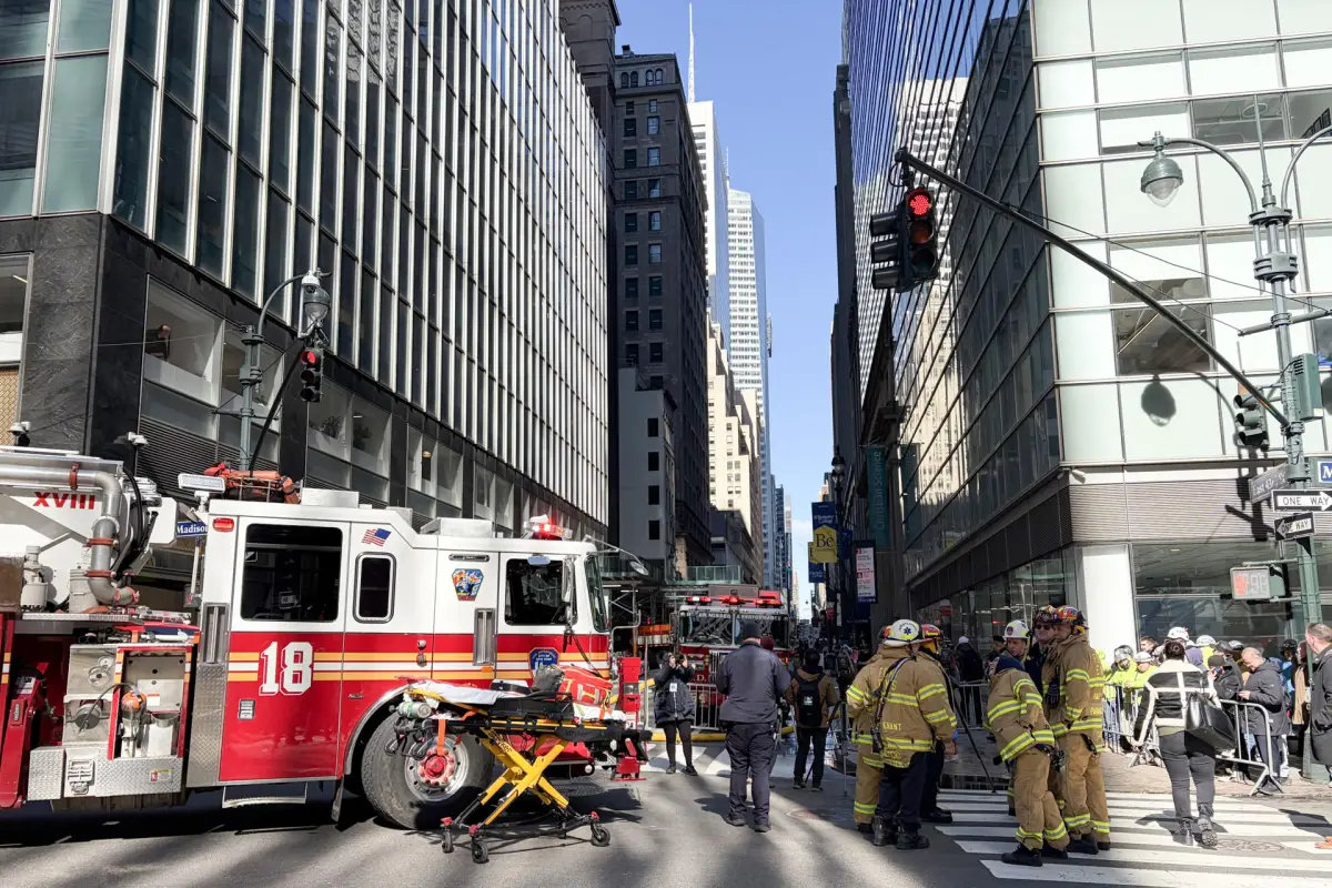Incendio en Nueva York causa cortes en desfile de San Patricio, EFE