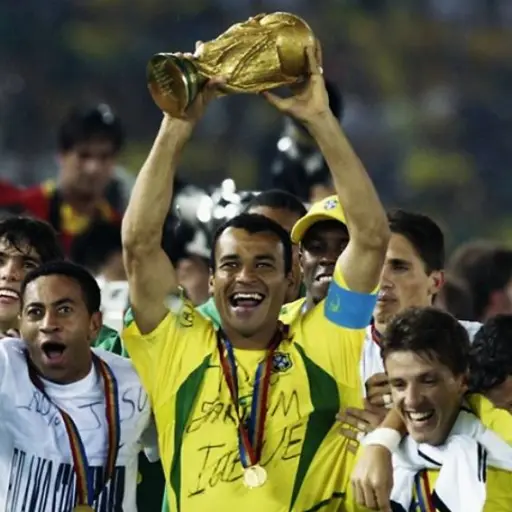 Cafú con el trofeo de la Copa del Mundo de la FIFA 