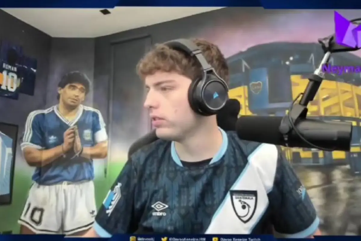 Davo con la camiseta de la Selección de Guatemala - RR.SS.