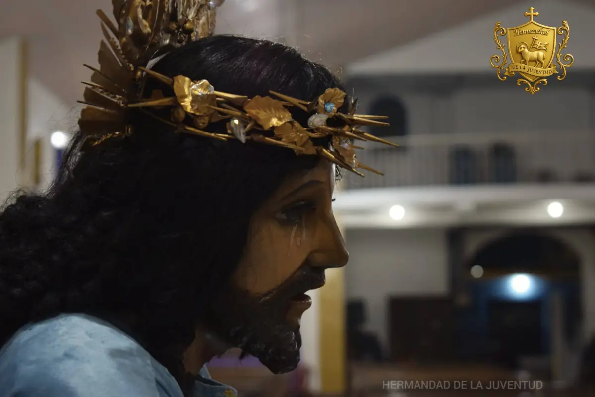 La Hermandad de la Juventud es la encargada del orden en la procesión., Hermandad de la Juventud de Villa Nueva