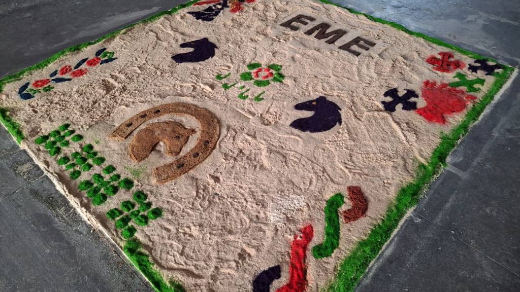 Fieles llenan de color las calles aledañas a la Guardia de Honor | Alex Meoño