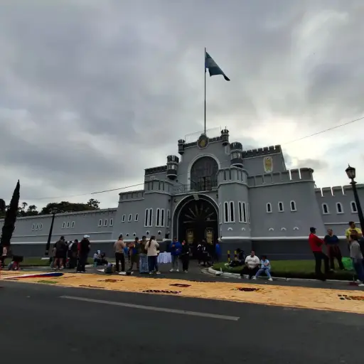 Fieles elaboraron alfombras para el recorrido de Jesús Nazareno de la Misericordia. ,Alex Meoño 