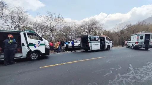 El accidente afectó a por lo menos 10 personas que tuvieron que ser hospitalizadas. ,Bomberos Municipales Departamentales. 