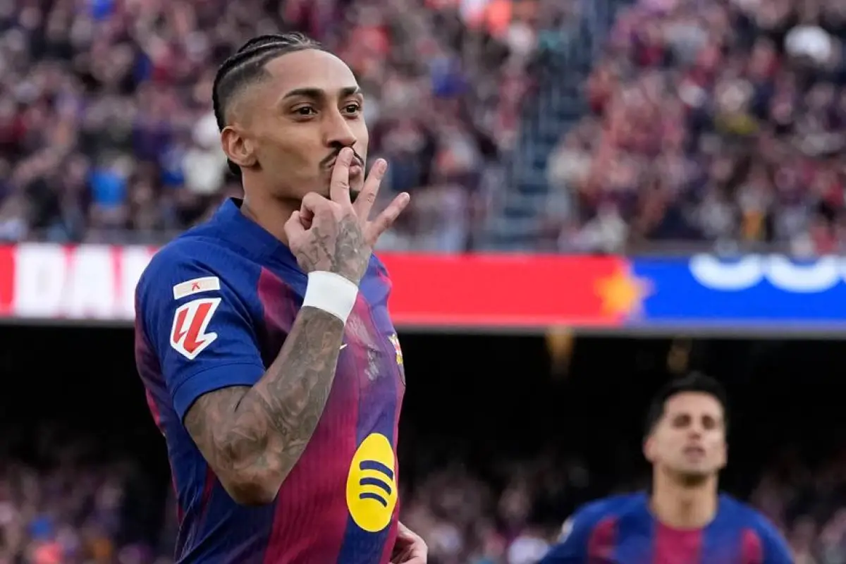 Raphinha celebró triplete ante Sevilla este domingo por La Liga