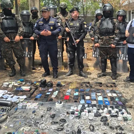 Los ilícitos fueron embalados para adherirlos a los distintos casos penales que se siguen contra los privados de libertad. ,PNC de Guatemala.