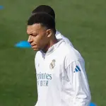 Kylian Mbappé ya golpea balón y apura su vuelta con el Real Madrid t