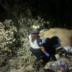 Encuentran dos cuerpos en ruta a San José Nacahuilt