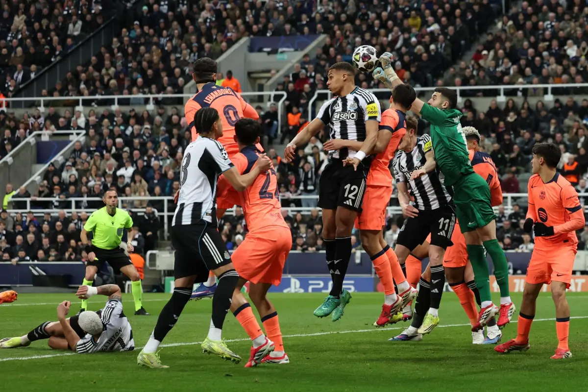 Partido entre Newcastle United y Barcelona en St. James Park por la Champions League - EFE