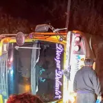 Área donde ocurrió el accidente de bus en San Pedro Sacatepéquez. ,Bomberos Voluntarios