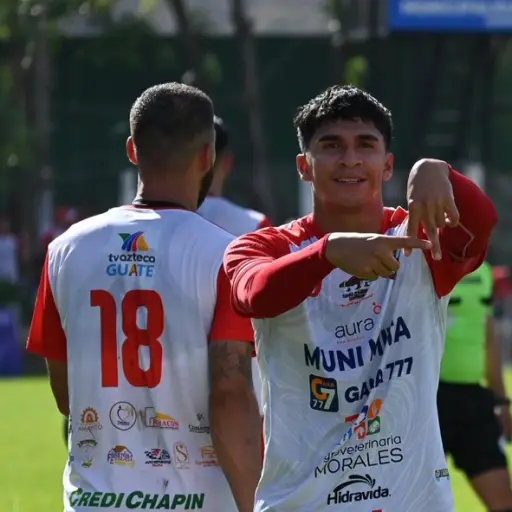 William Fajardo celebrando gol ante Aurora 