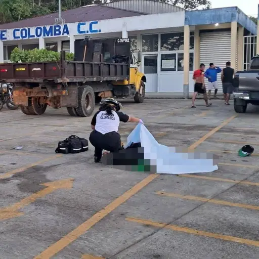 El ataque armado ocurrió frente a la municipalidad de Colomba Costa Cuca. ,Bomberos Voluntarios