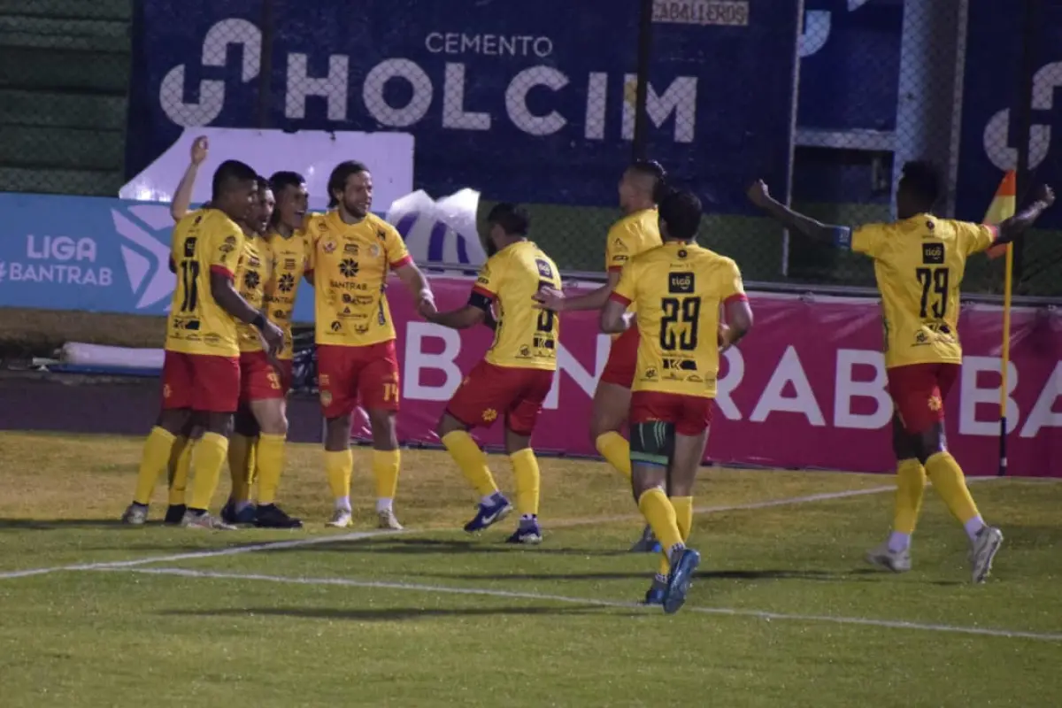 Celebración de Marquense en el estadio Marquesa de la Ensenada 