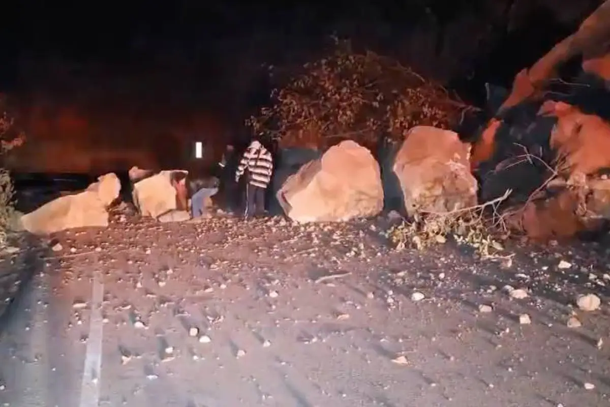 Derrumbe en ruta de Santa María de Jesús hacia Palín, Escuintla., Juan Carlos Chanta/EU