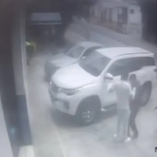 Robo de camioneta en Mixco.  ,Captura de pantalla video de Facebook.