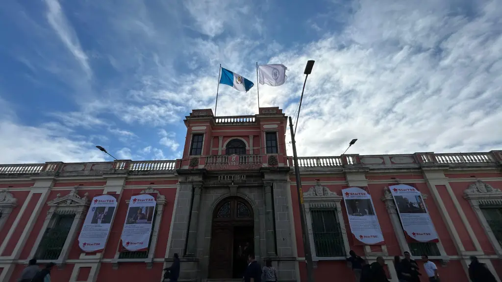 En la fachada de la sede del TSE fueron instaladas las mantas con mensajes de agradecimiento a los magistrados salientes. ,Omar Solís/Emisoras Unidas